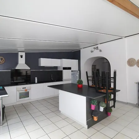 Hébergement de vacances Maison En Pierre Lumineuse Avec Véranda&jardin Clos, 8 Pers Entre Nantes Et La